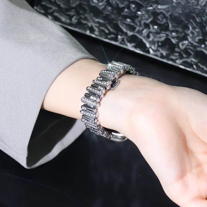 https://cdn.shopify.com/s/files/1/0720/1754/3449/files/LuxuryDiamondBracelet_8.jpg?v=1766659467