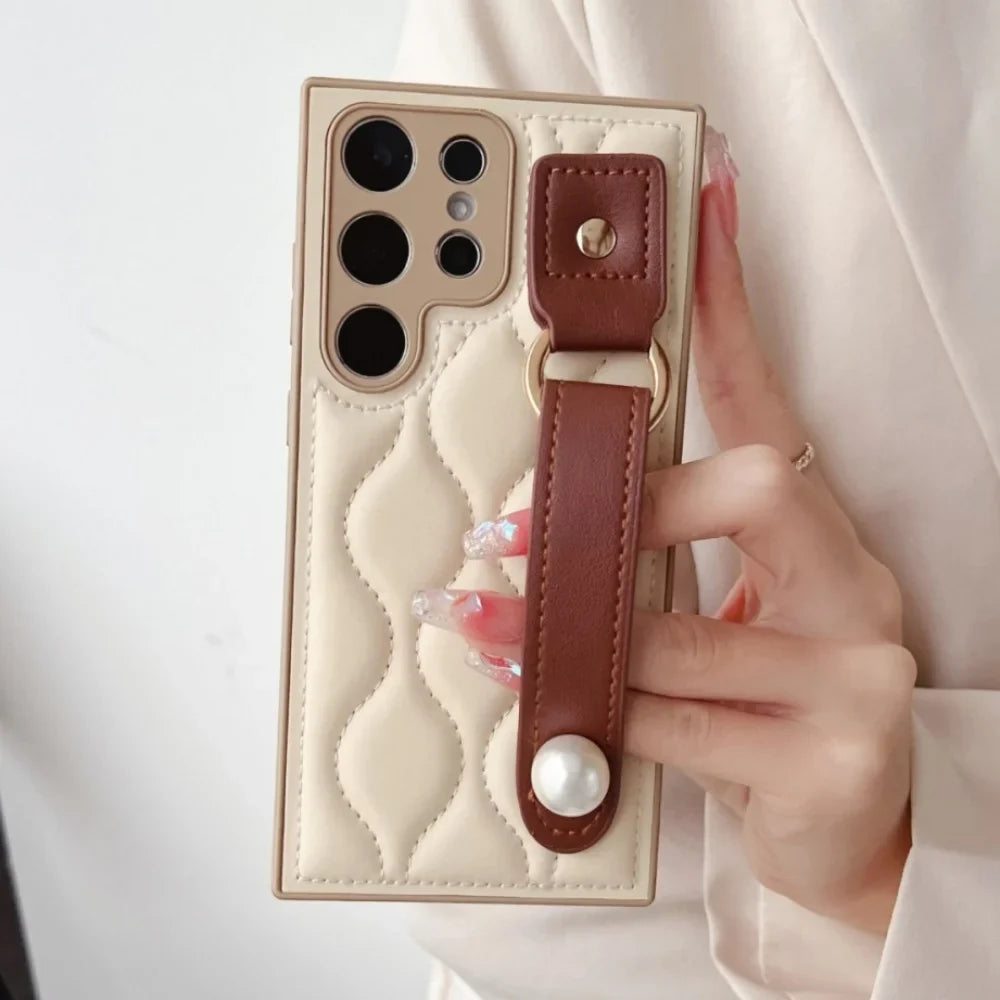 Luxury Retro Wave Case for Samsung S23 S24 S25 Ultra Plus with Pearl Strap