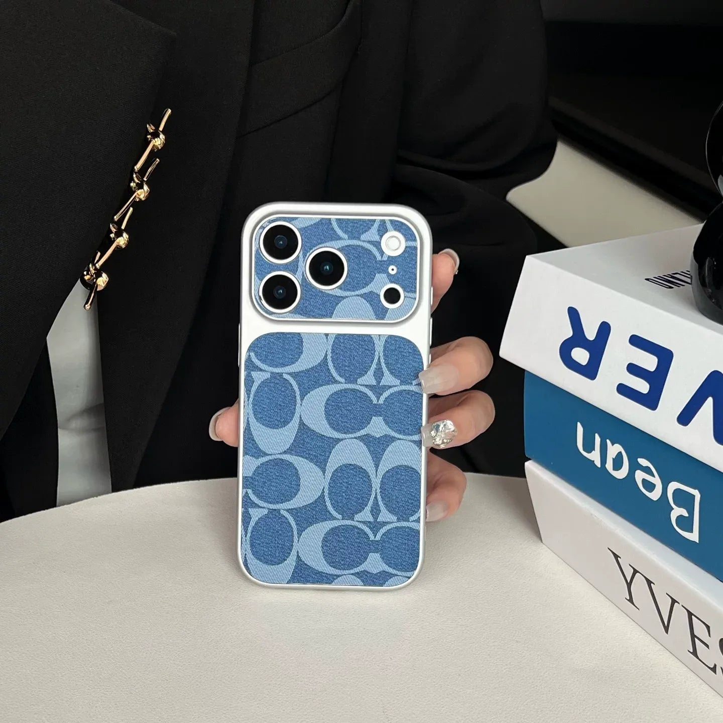 https://cdn.shopify.com/s/files/1/0960/8599/9955/files/lux_case_12.webp?v=1768246334