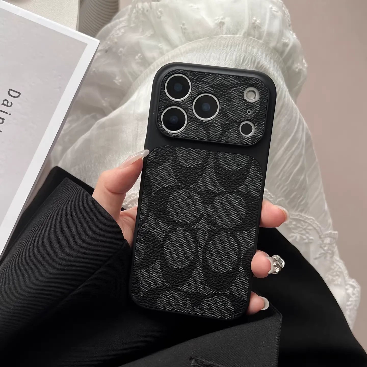 https://cdn.shopify.com/s/files/1/0960/8599/9955/files/lux_case_9.webp?v=1768507356
